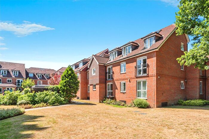 2 Bedroom Flat For Sale In Oyster Lane, Byfleet, West Byfleet, Surrey, KT14