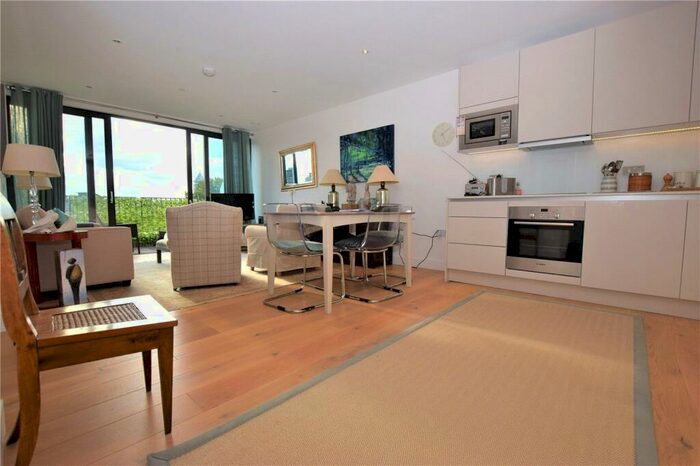 1 Bedroom Apartment To Rent In Cobalt Place, Battersea, London, SW11