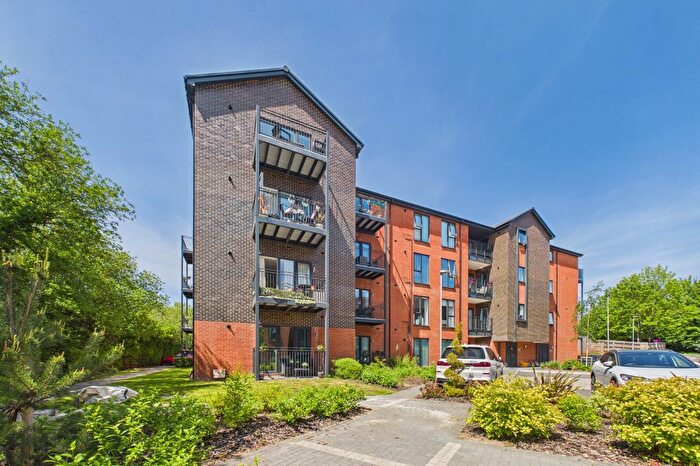 2 Bedroom Flat For Sale In Wellington Road, Wokingham, Berkshire, RG40