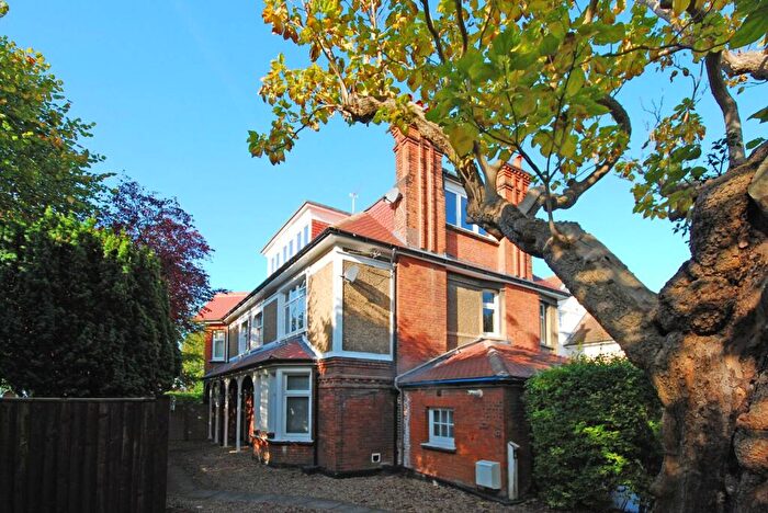 Studio To Rent In Cranes Park Avenue, Surbiton, KT5