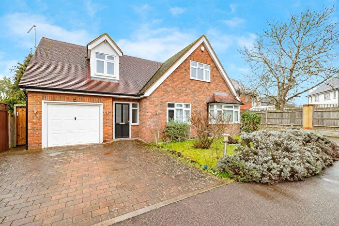 4 Bedroom Detached House For Sale In Park Avenue, Bushey, WD23