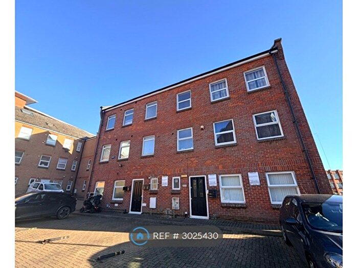 Studio To Rent In Saxon Court, Northampton, NN1