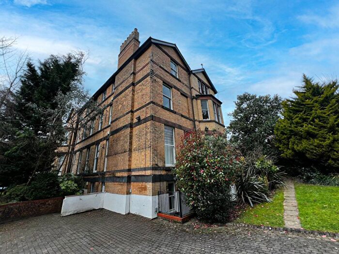 2 Bedroom Flat To Rent In Ullet Road, Sefton Park, Liverpool, Merseyside, L17