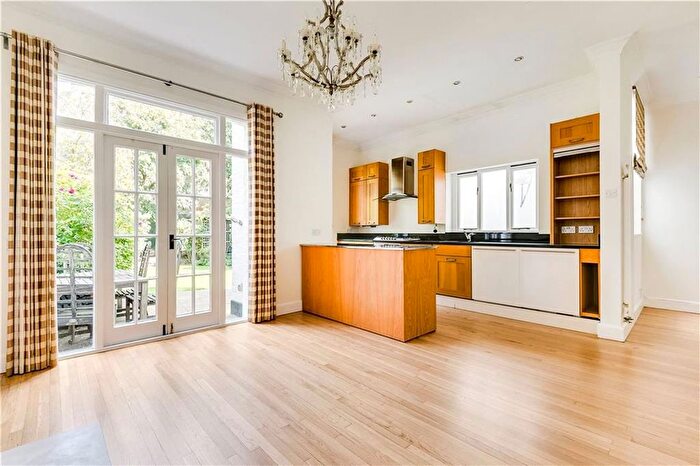 4 Bedroom Property To Rent In Clavering Avenue, London, SW13