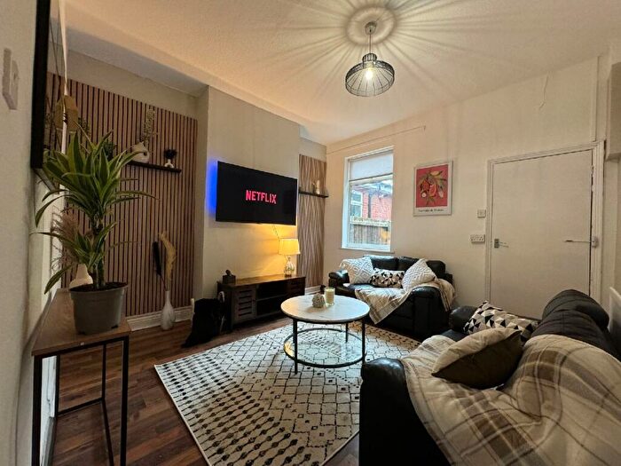 4 Bedroom House To Rent In Dawlish Road, Selly Oak, Birmingham, West Midlands, B29