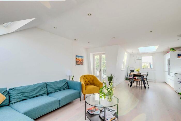 3 Bedroom Flat To Rent In Greswell Street, London, SW6