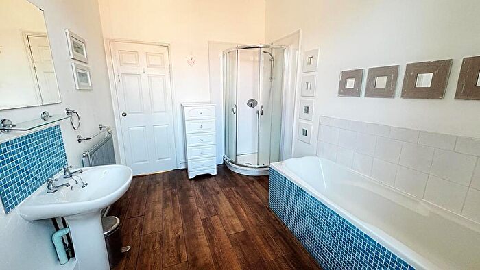 2 Bedroom Apartment For Sale In Holly Avenue, Wallsend, NE28
