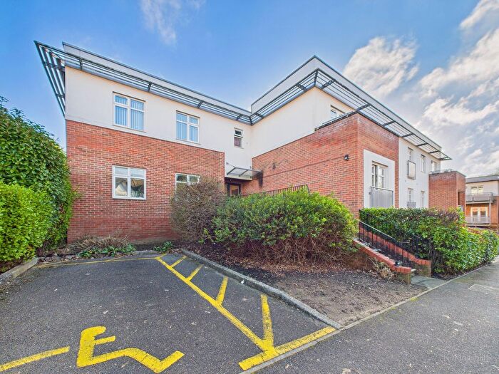 1 Bedroom Flat To Rent In Flat, Riverlock Court, Spring Gardens Road, High Wycombe, Buckinghamshire, HP13