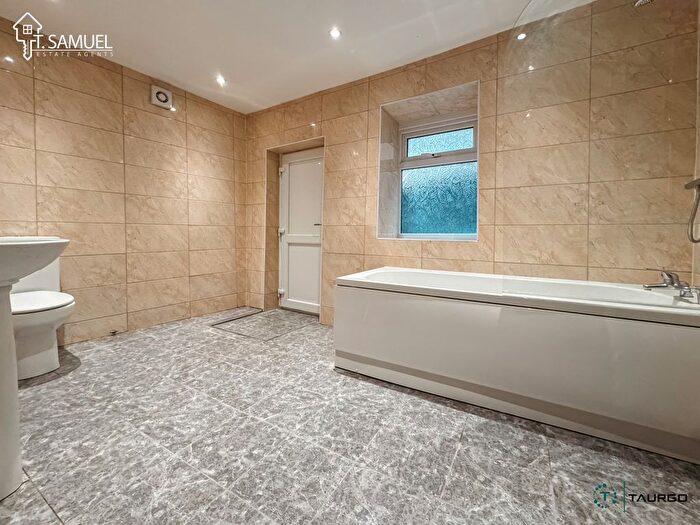 3 Bedroom End Of Terrace House For Sale In Church Crescent, Ebbw Vale, NP23