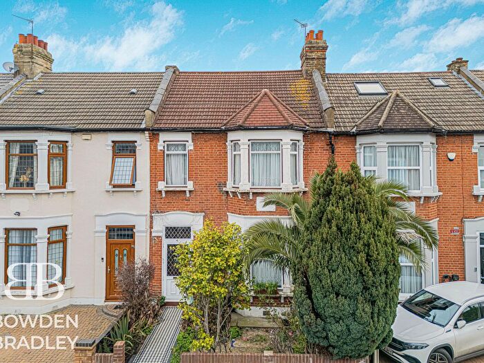 3 Bedroom Terraced House For Sale In Ladysmith Avenue, Newbury Park, IG2