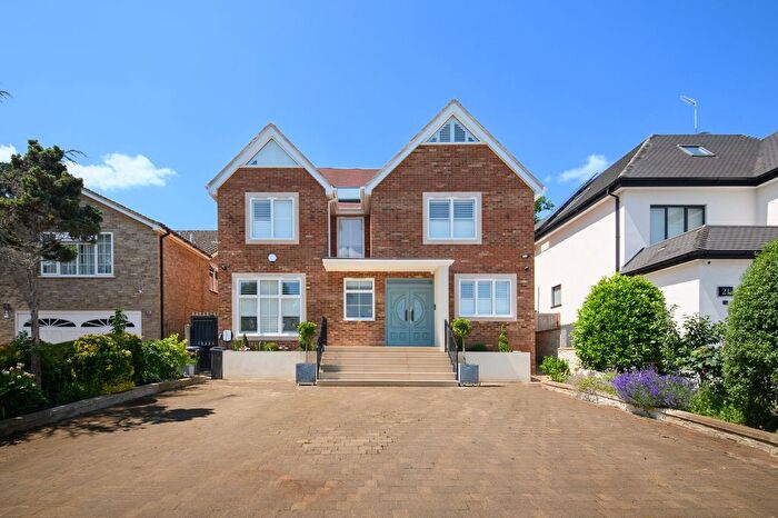 3 Bedroom Flat To Rent In Broadgate Avenue, Hadley Wood, EN4