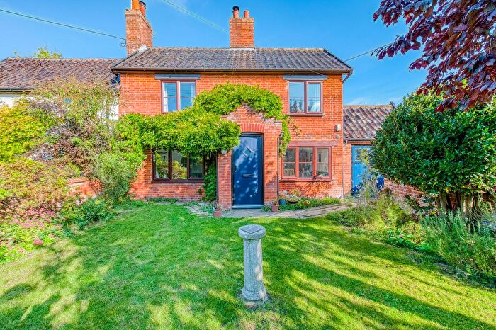 3 Bedroom Cottage For Sale In Hall Road, Pulham St. Mary, IP21