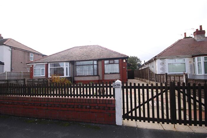 2 Bedroom Semi-Detached Bungalow For Sale In Dodds Lane, Maghull, L31