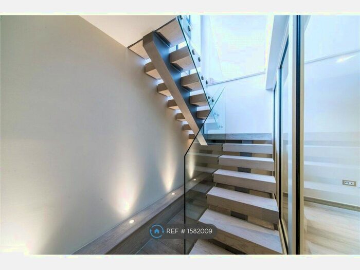 1 Bedroom Maisonette To Rent In King Street, Richmond, TW9