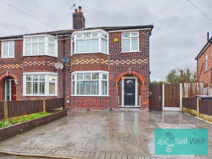 3 Bedroom Semi Detached House For Sale In Dryden Avenue, Swinton, Manchester, M27