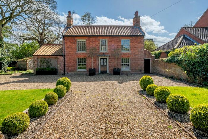 4 Bedroom Detached House For Sale In Cromer Road, Holt, NR25