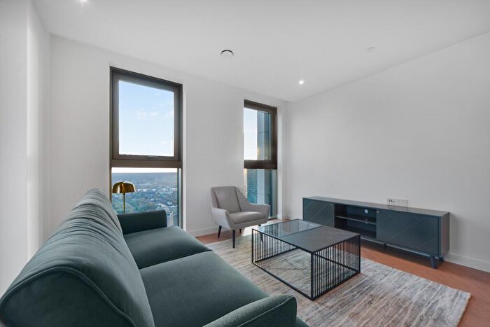 3 Bedroom Apartment To Rent In One Thames Quay, Marsh Wall, E14