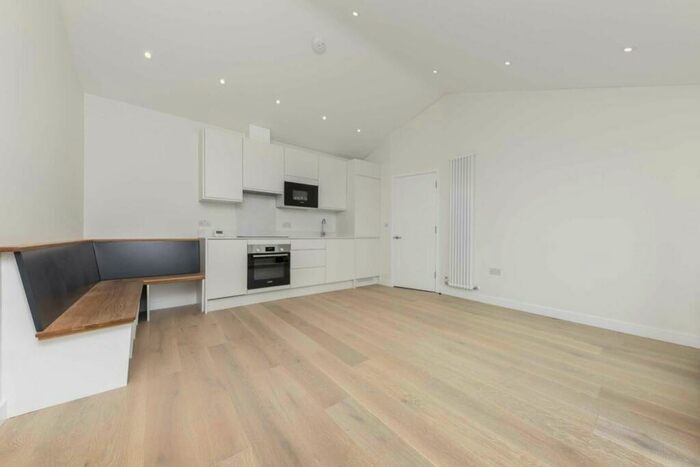 1 Bedroom Flat To Rent In Risborough Close, London, N10