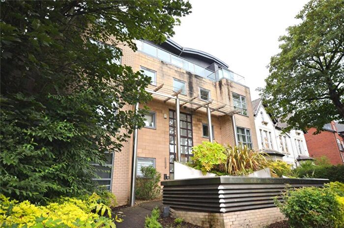 2 Bedroom Apartment To Rent In Wilmslow Road, Withington, Manchester, M20