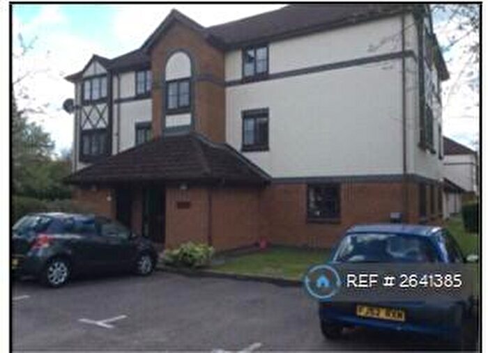 2 Bedroom Flat To Rent In Wordsworth Mead, Redhill, RH1