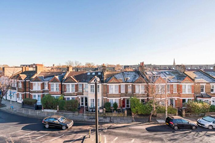 3 Bedroom Flat For Sale In Mantle Court, Mantle Road, London, SE4