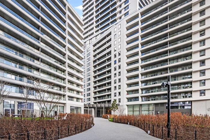 2 Bedroom Apartment To Rent In Park Drive, London, E14