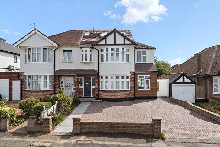 1 Bedroom Studio To Rent In Woodside Close, Surbiton, KT5