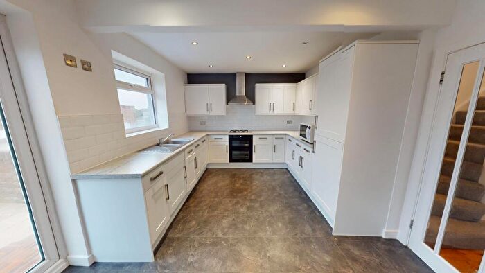 4 Bedroom Semi-Detached House To Rent In Holmbush Way, Southwick, BN42