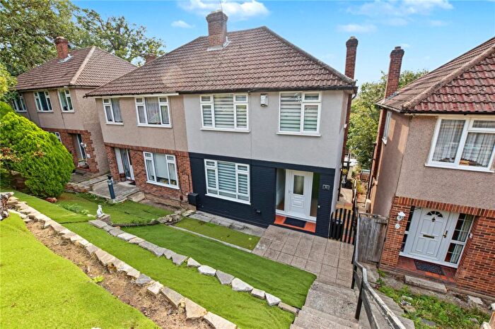3 Bedroom Semi Detached House For Sale In Broom Mead, Bexleyheath, DA6