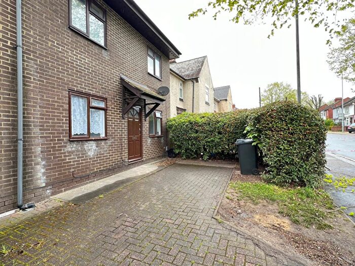 2 Bedroom Flat To Rent In Holland Court, Biscot Road, Luton, Bedfordshire, LU3