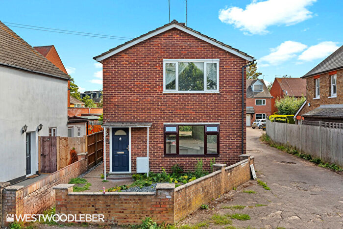 2 Bedroom Ground Maisonette To Rent In Walton Road, Hoddesdon, EN11