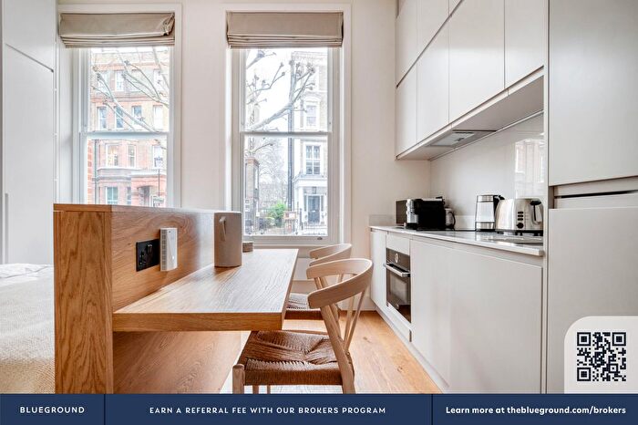 Studio To Rent In Earls Court, London, SW5