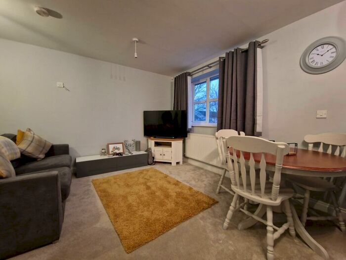 1 Bedroom Flat To Rent In Windsor View, New Rossington, Doncaster, DN11