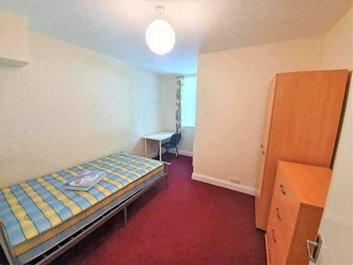 5 Bedroom Apartment To Rent In Garden Flat, Westfield Park, BS6