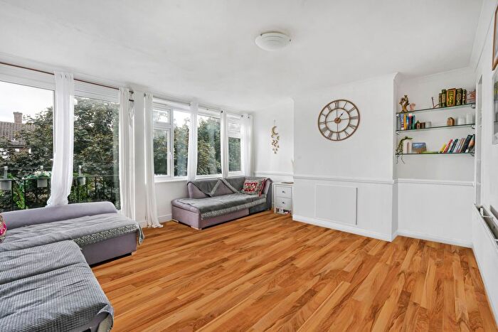 3 Bedroom Flat To Rent In Aintree Estate, Munster Village, SW6