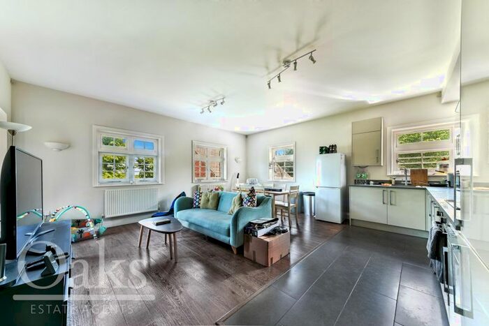 2 Bedroom Flat To Rent In Coombe Road, Croydon, CR0