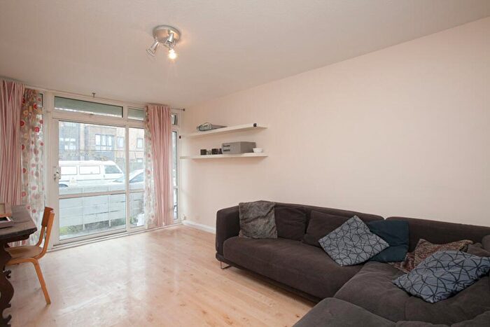 2 Bedroom Flat To Rent In Arbor Court, Stoke Newington, N16