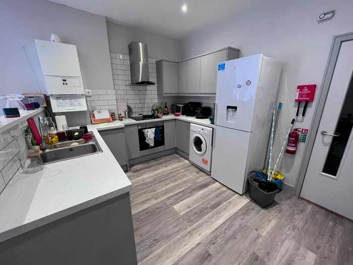 3 Bedroom Flat To Rent In Eversley Road, Sketty, Swansea, SA2