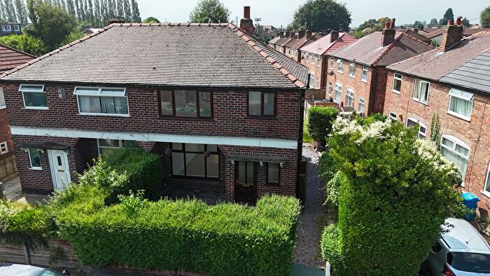 3 Bedroom Semi-Detached House For Sale In Windsor Avenue, Irlam, M44