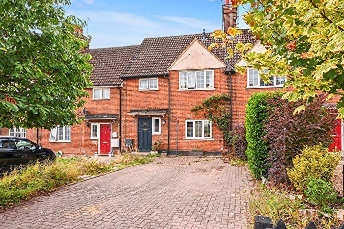3 Bedroom Terraced House For Sale In Wingrave Road, Tring, HP23
