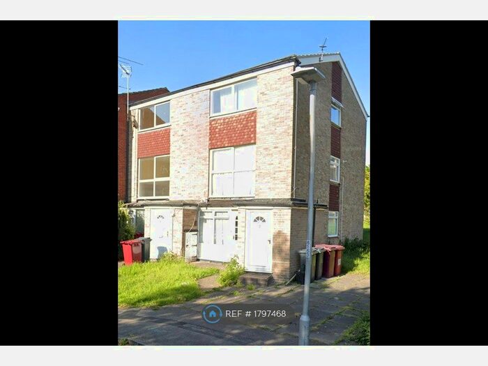 2 Bedroom Maisonette To Rent In Hillbrow, Reading, RG2