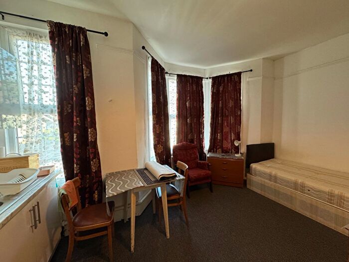 Studio To Rent In Wightman Road, London, N8