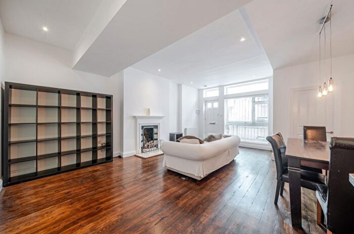 2 Bedroom Flat To Rent In Ladbroke Grove, London, W10