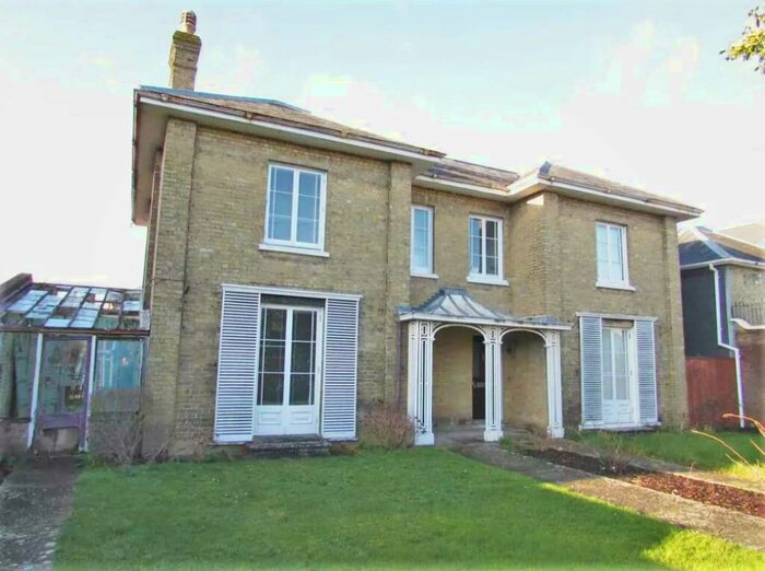 3 Bedroom Semi-Detached House To Rent In Carisbrooke Road, Newport, PO30