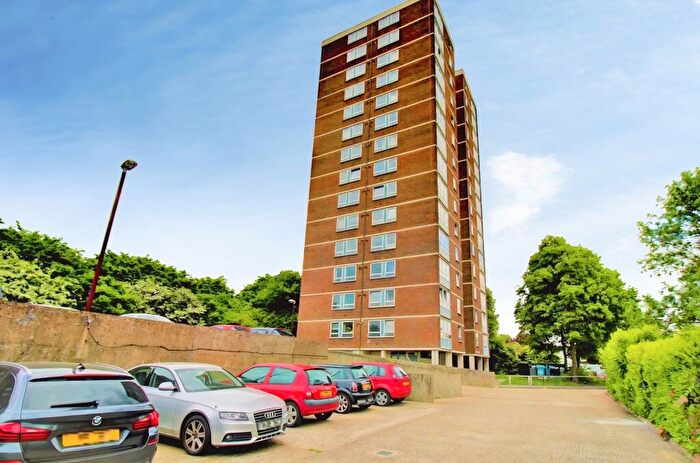 1 Bedroom Flat For Sale In Waterhouse Moor, Harlow, CM18