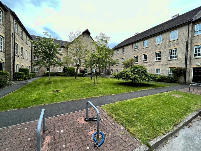 2 Bedroom Flat To Rent In Gale Close, Littleborough, Lancashire., OL15
