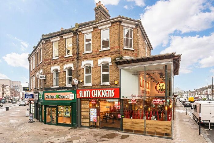 3 Bedroom Flat To Rent In High Road, London, N22