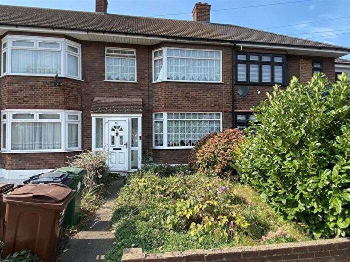 3 Bedroom Terraced House For Sale In Whalebone Lane South, Dagenham, RM8