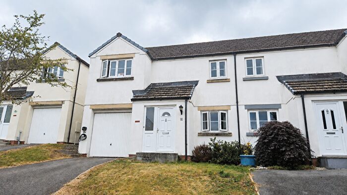 3 Bedroom Semi-Detached House For Sale In Alexander Grove, Par, PL24