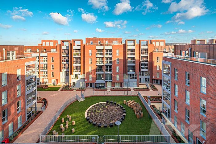 3 Bedroom Flat To Rent In Edgware Road, Cricklewood, NW2